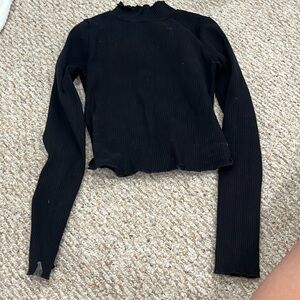 Black ribbed body on top